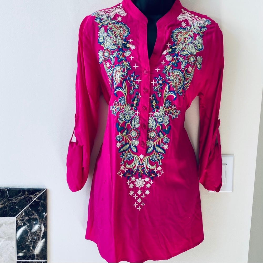 NWT Anthropologie Luna Moon
Embroidered SizeMTunic